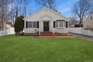 43 Ridgeway Boulevard, Bay Shore, NY 11706