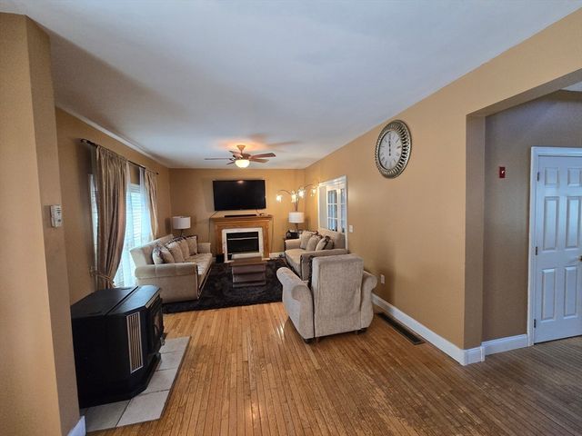 4 Panarelli Way, Webster, MA 01570