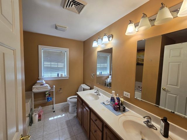 4 Panarelli Way, Webster, MA 01570