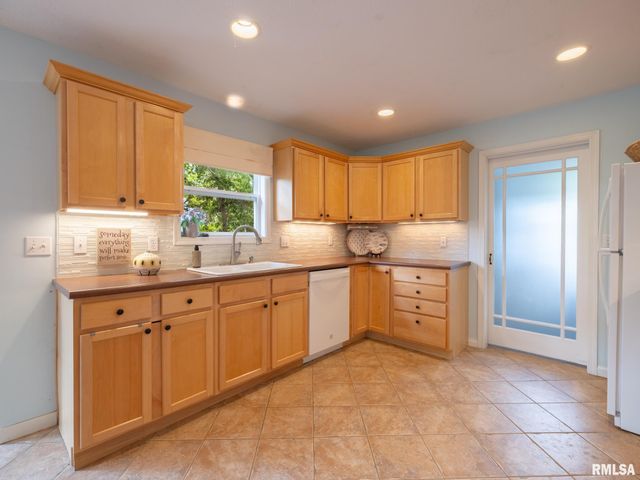 4104 S LAKE CAMELOT Drive, Mapleton, IL 61547