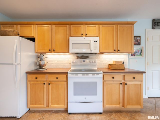 4104 S LAKE CAMELOT Drive, Mapleton, IL 61547