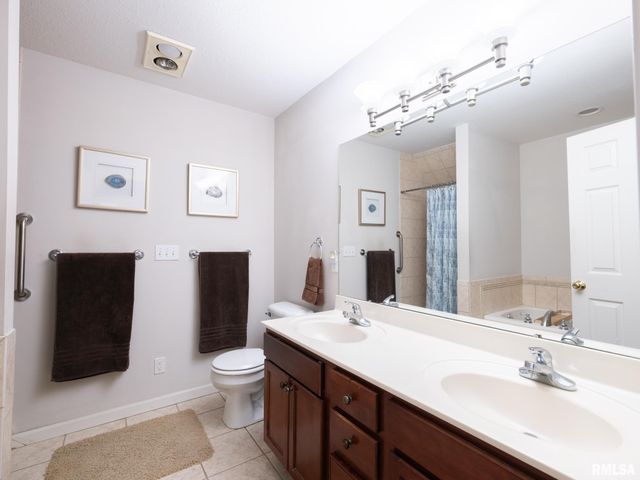 4104 S LAKE CAMELOT Drive, Mapleton, IL 61547