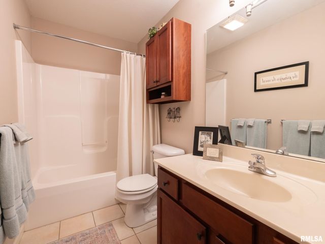 4104 S LAKE CAMELOT Drive, Mapleton, IL 61547