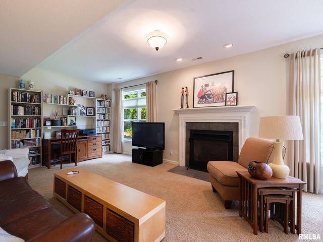 4104 S LAKE CAMELOT Drive, Mapleton, IL 61547