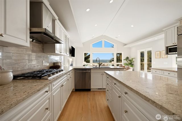 8144 W Mercer Way, Mercer Island, WA 98040