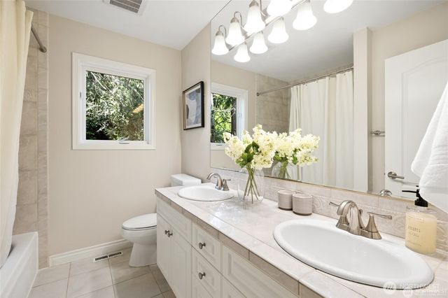 8144 W Mercer Way, Mercer Island, WA 98040