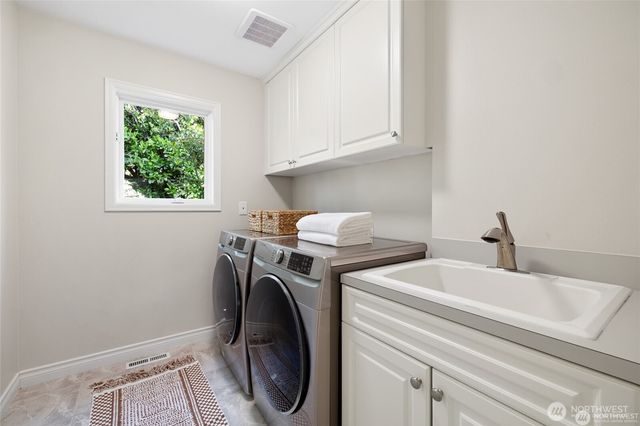 8144 W Mercer Way, Mercer Island, WA 98040