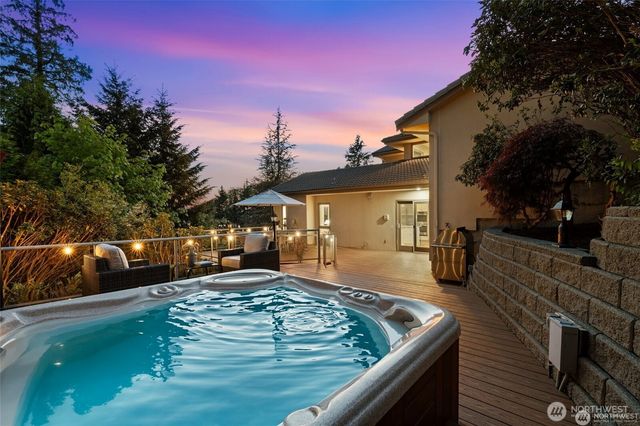8144 W Mercer Way, Mercer Island, WA 98040