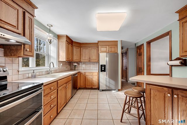 5 West Woods Road, Burlington, CT 06013