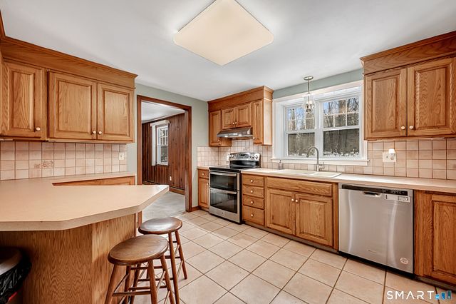 5 West Woods Road, Burlington, CT 06013