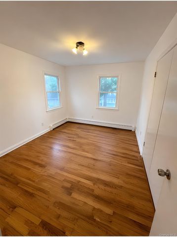 21 Walnut Avenue, Stony Brook, NY 11790