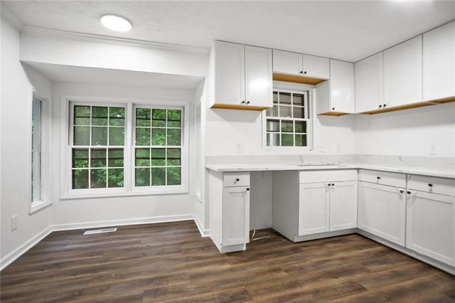 6032 Lakeshore SE Drive, Mableton, GA 30126