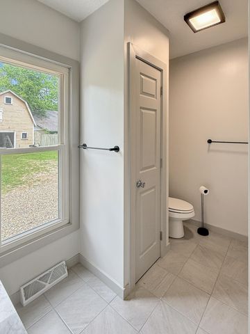 21 E Willard Avenue E, Battle Creek City, MI 49037
