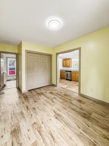 21 E Willard Avenue E, Battle Creek City, MI 49037