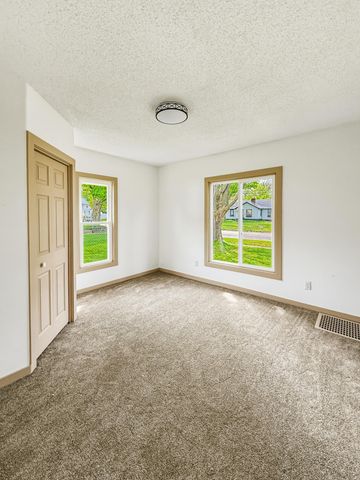 21 E Willard Avenue E, Battle Creek City, MI 49037