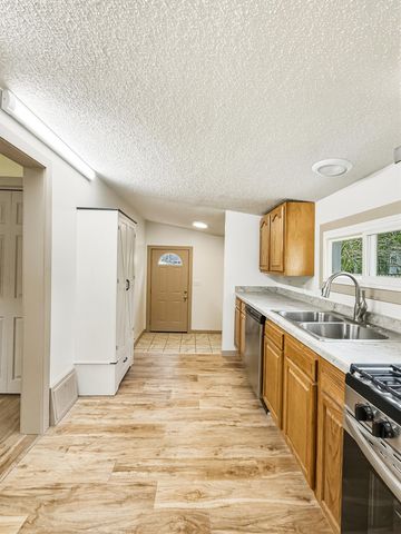 21 E Willard Avenue E, Battle Creek City, MI 49037