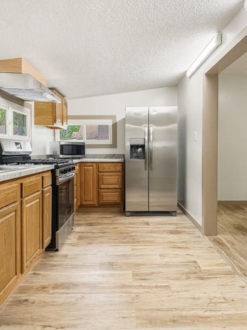 21 E Willard Avenue E, Battle Creek City, MI 49037
