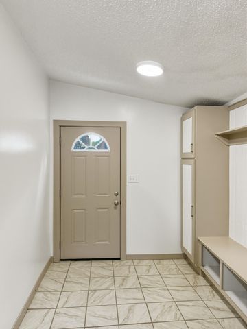 21 E Willard Avenue E, Battle Creek City, MI 49037