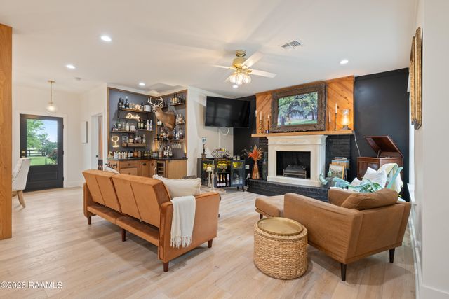 2085 Main Highway, Arnaudville, LA 70512