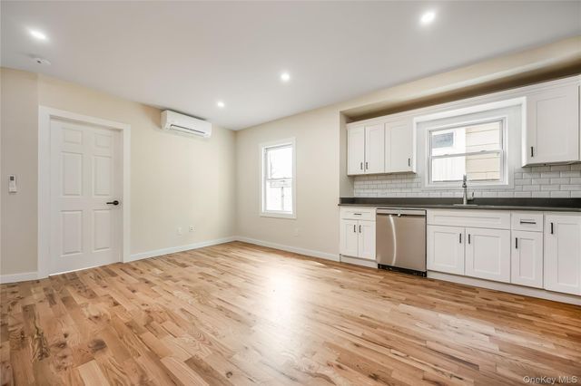 22011 139th Avenue, Springfield Gardens, NY 11413
