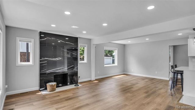 13501 Mettetal Street, Detroit, MI 48227