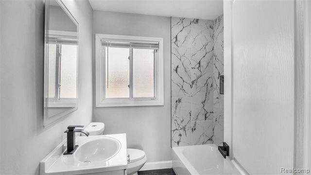 13501 Mettetal Street, Detroit, MI 48227