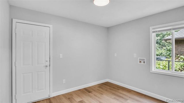 13501 Mettetal Street, Detroit, MI 48227