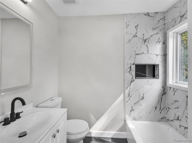 13501 Mettetal Street, Detroit, MI 48227