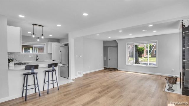 13501 Mettetal Street, Detroit, MI 48227