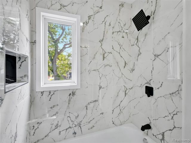 13501 Mettetal Street, Detroit, MI 48227