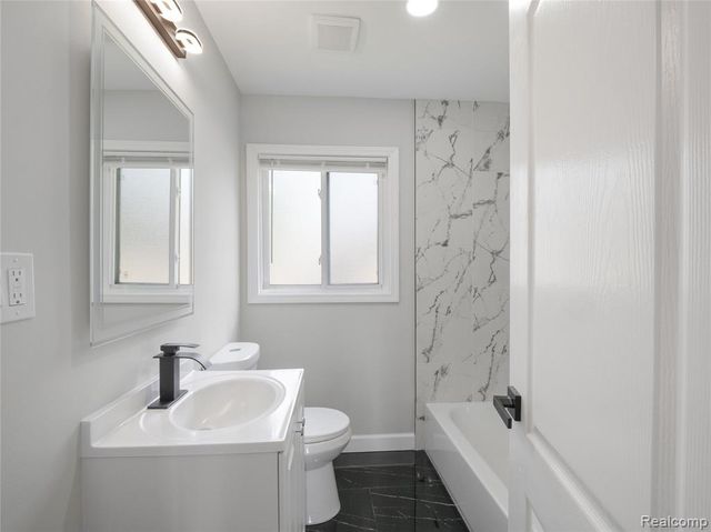 13501 Mettetal Street, Detroit, MI 48227