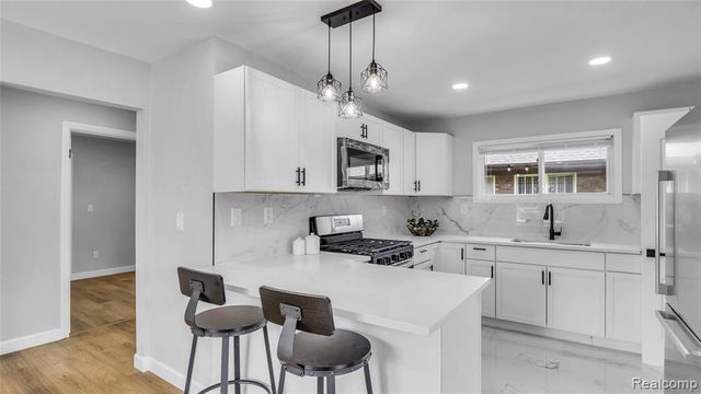 13501 Mettetal Street, Detroit, MI 48227