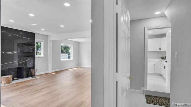 13501 Mettetal Street, Detroit, MI 48227