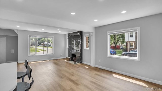 13501 Mettetal Street, Detroit, MI 48227