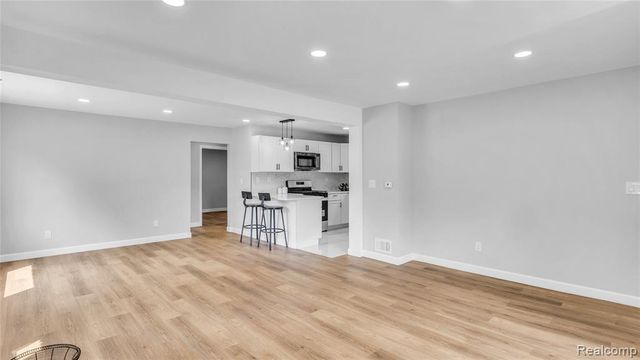 13501 Mettetal Street, Detroit, MI 48227