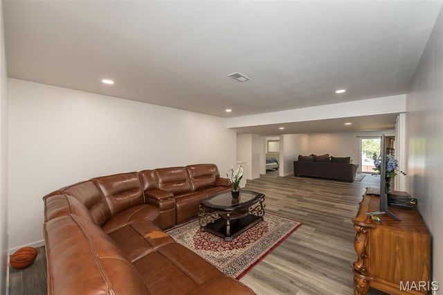 1041 Kennedy Lane, Manchester, MO 63011