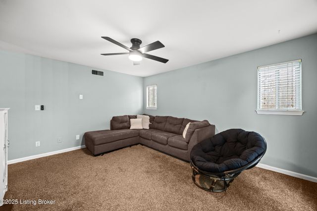 2 Lake Ave, Louisville, KY 40206