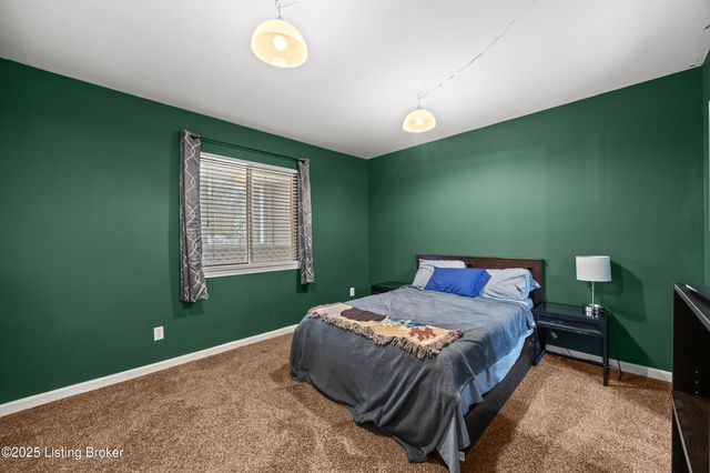 2 Lake Ave, Louisville, KY 40206