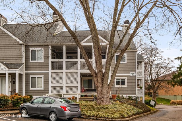 2 Lake Ave, Louisville, KY 40206