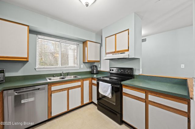 2 Lake Ave, Louisville, KY 40206