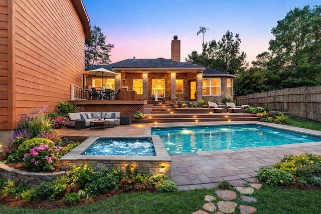 42 Brookefield Circle, Magnolia, TX 77355