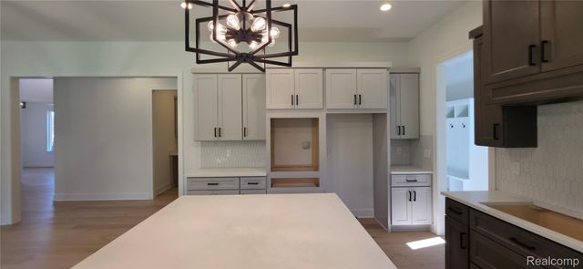 50385 Arcadia Drive, Macomb Township, MI 48042
