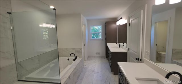 50385 Arcadia Drive, Macomb Township, MI 48042