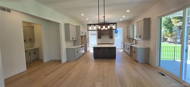 50385 Arcadia Drive, Macomb Township, MI 48042