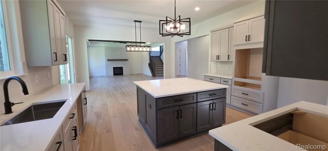 50385 Arcadia Drive, Macomb Township, MI 48042
