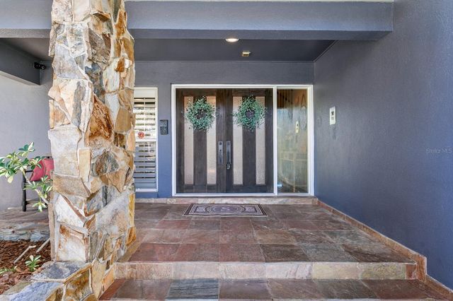 10402 OAKBROOK DRIVE, Tampa, FL 33618