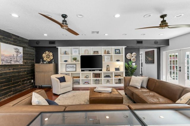 10402 OAKBROOK DRIVE, Tampa, FL 33618