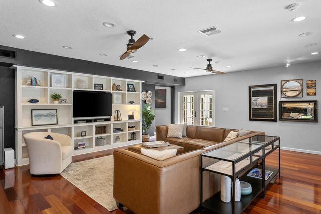 10402 OAKBROOK DRIVE, Tampa, FL 33618