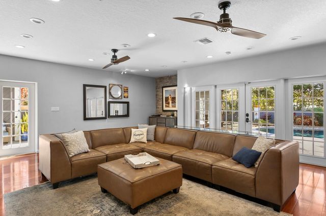 10402 OAKBROOK DRIVE, Tampa, FL 33618