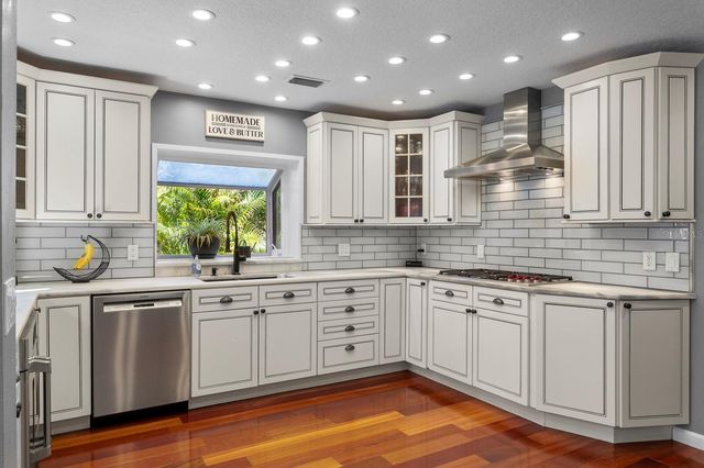 10402 OAKBROOK DRIVE, Tampa, FL 33618